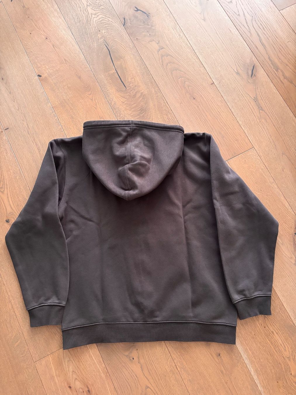 Weekday Maglioni & Felpe: Brauner Basic Zip-Up Hoodie – Usato da Trübbach venduto da Nico.Broder 1