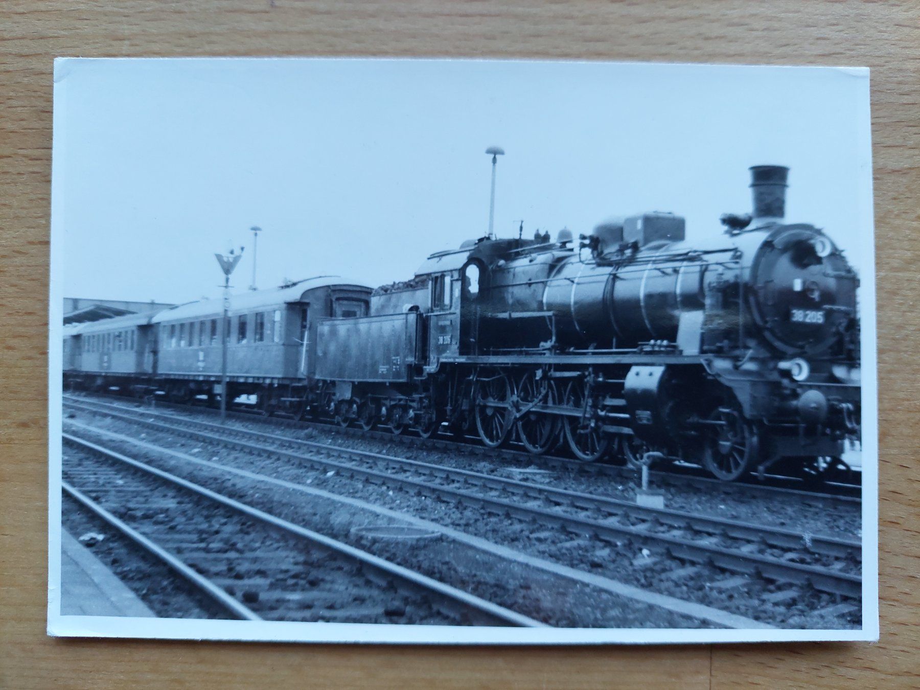 Cartoline postali: Echtfotokarte Bahn Eisenbahn Lokomotive – Usato da Obfelden venduto da Foto_Bild_Kunst_Buch