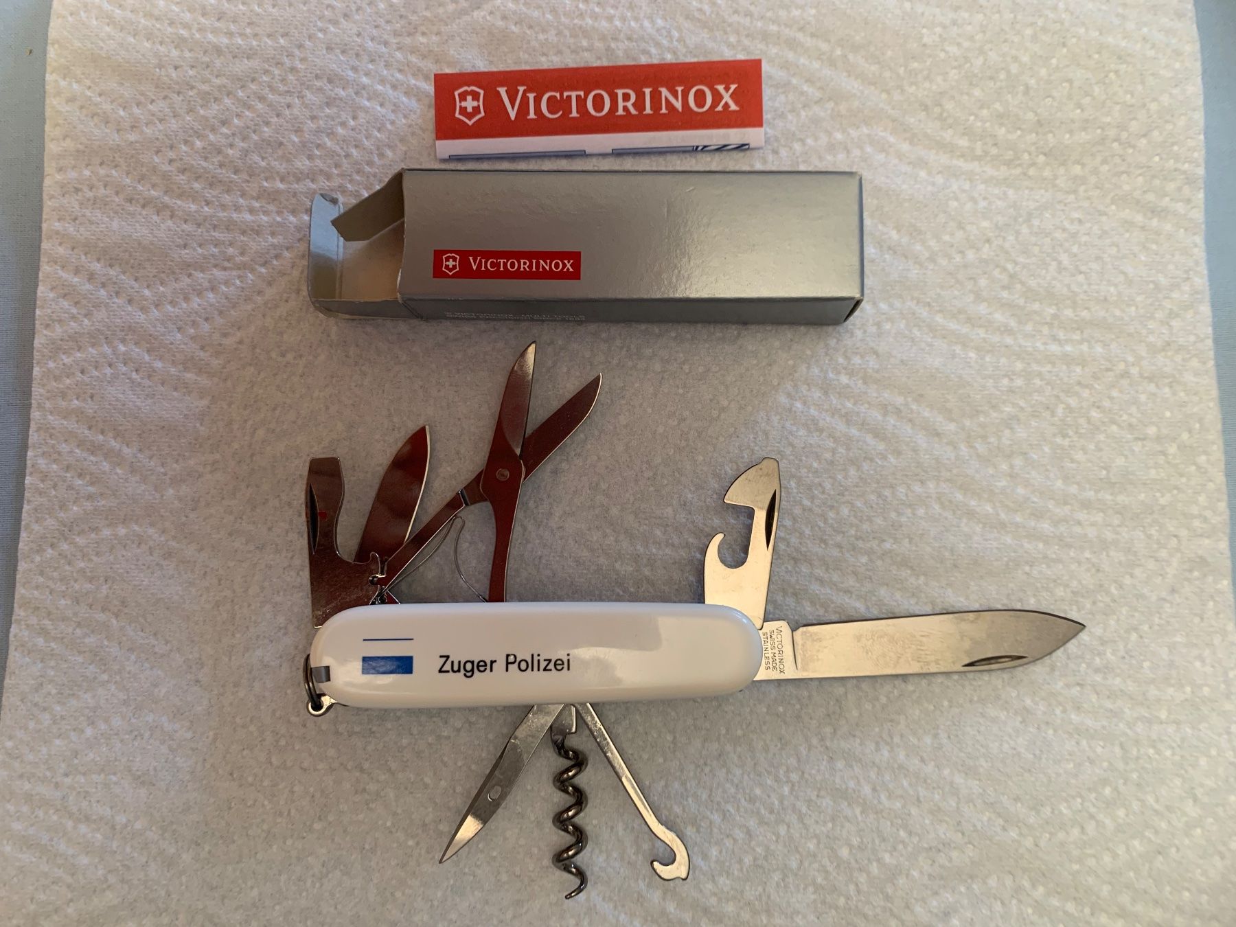 Victorinox Coltelli tascabile: Offiziersmesser der Zuger Polizei – Nuovo e nell'imballaggio originale da Aarau Rohr venduto da Opera 1