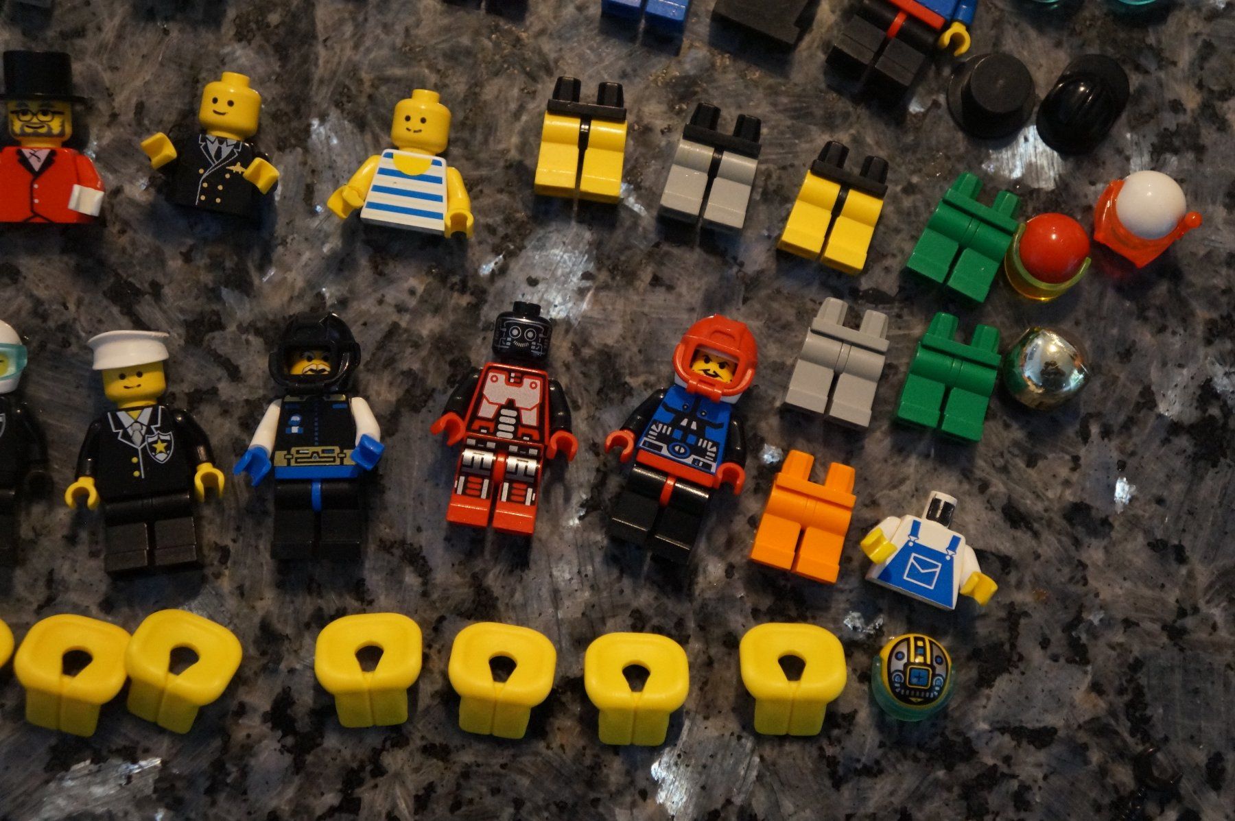 Lego Jouets: Lego Minifiguren mit Zubehör – D'occasion à bronschhofen par blackpearl01 3