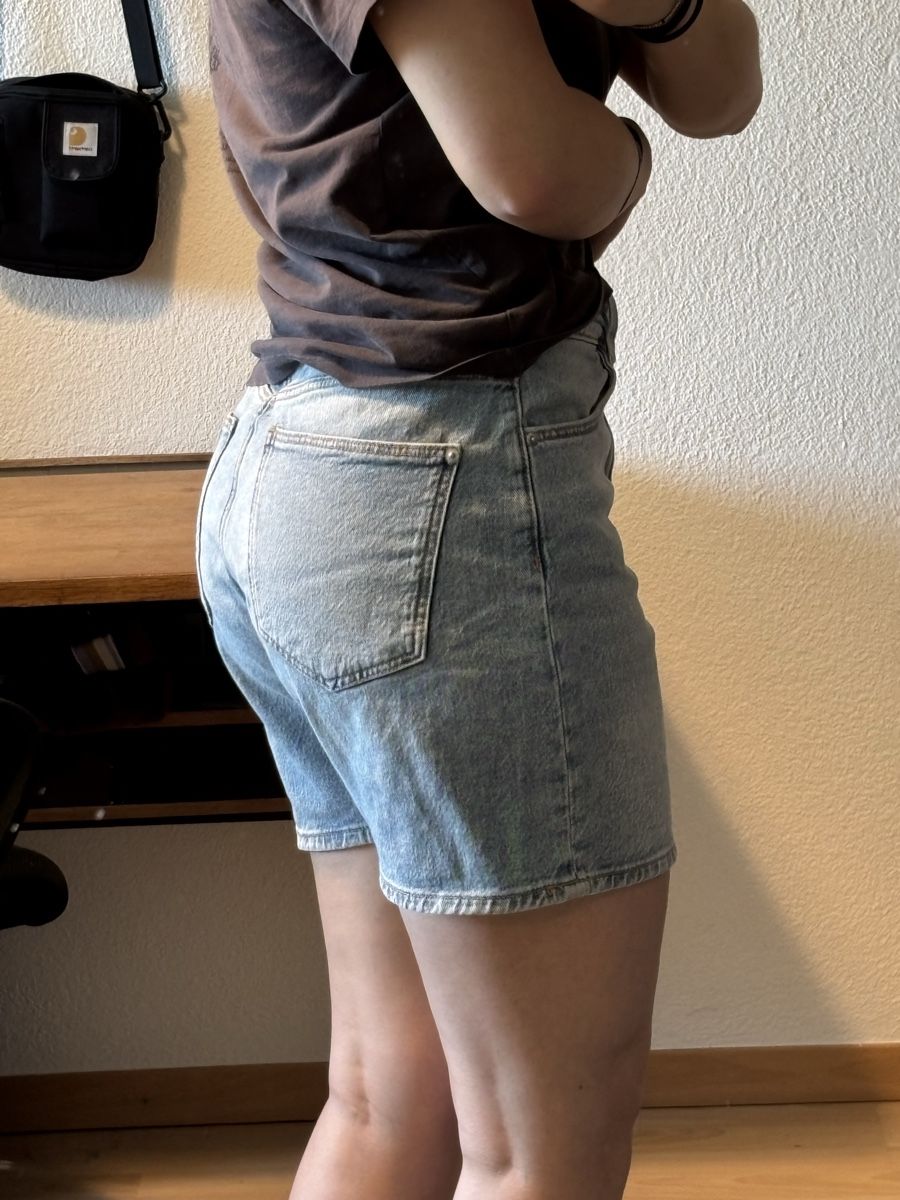 Jeans: BLUE DENIM SHORTS – Usato da Küttigen venduto da noa_78fr 1