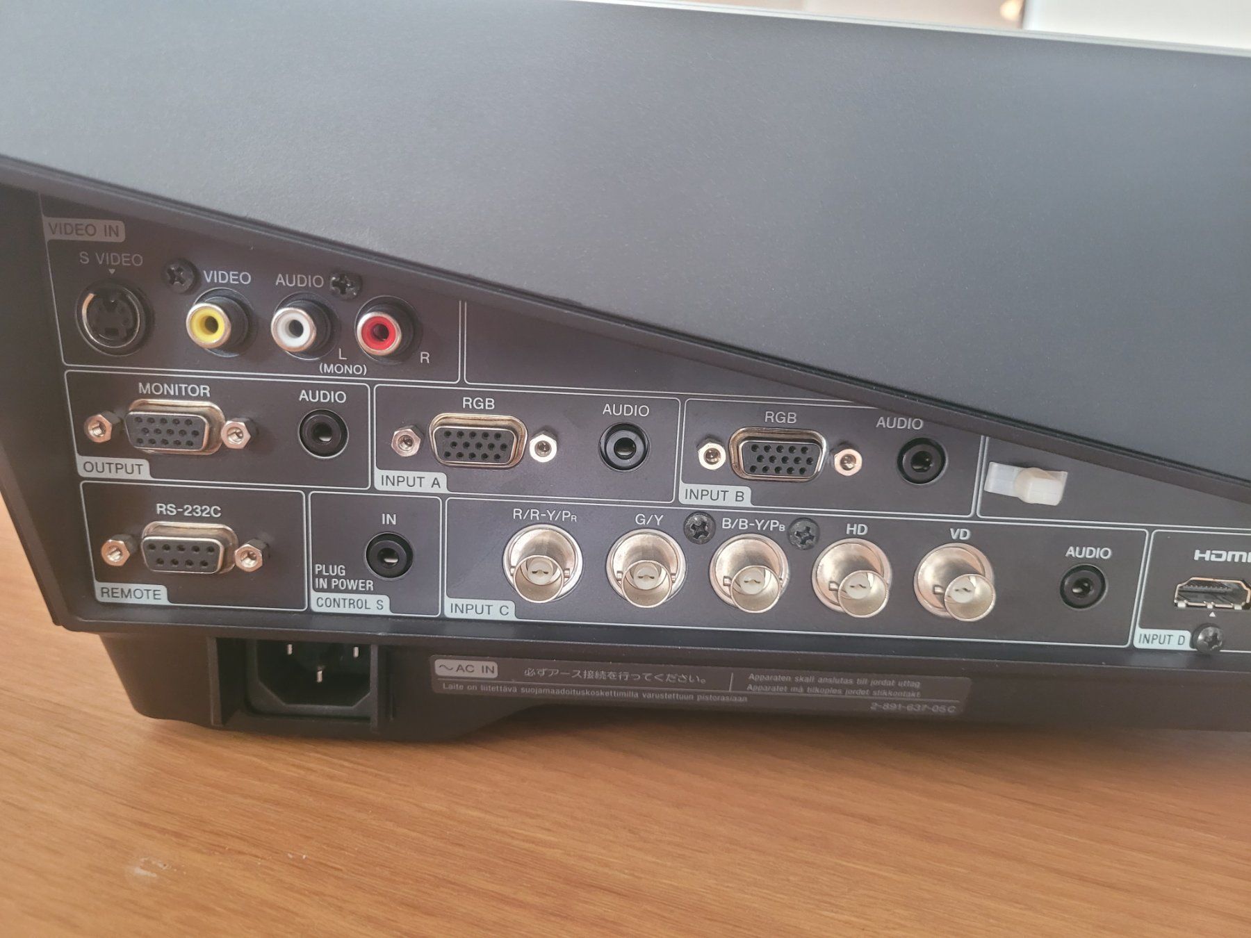Sony Proiettori: Sony VPL FE 40 without LCD. – Usato da Dübendorf venduto da Saturnin35 3