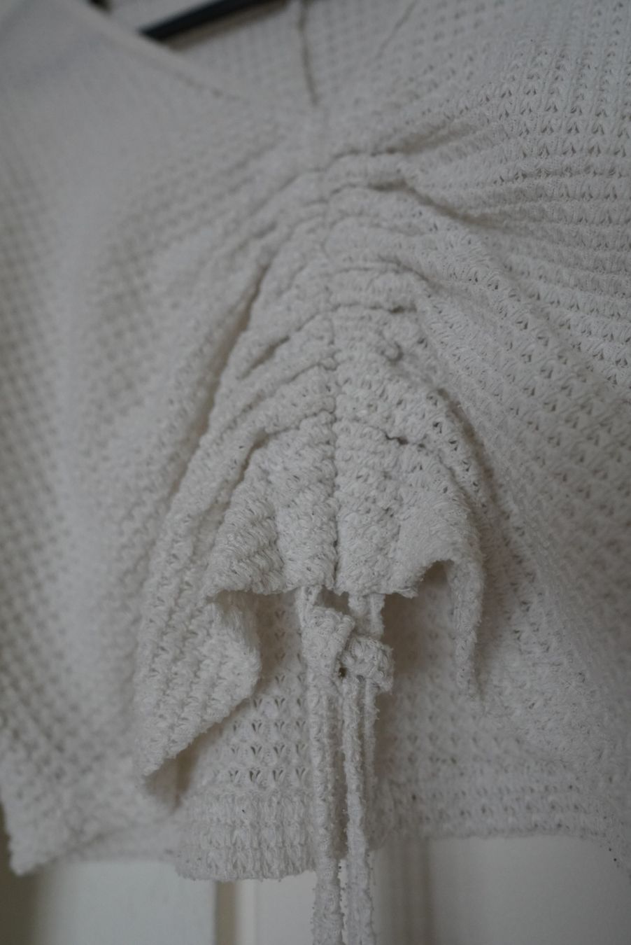 Top: Top blanc texturé à lien – Taille XS – Usato da Onex venduto da Magou_31 4