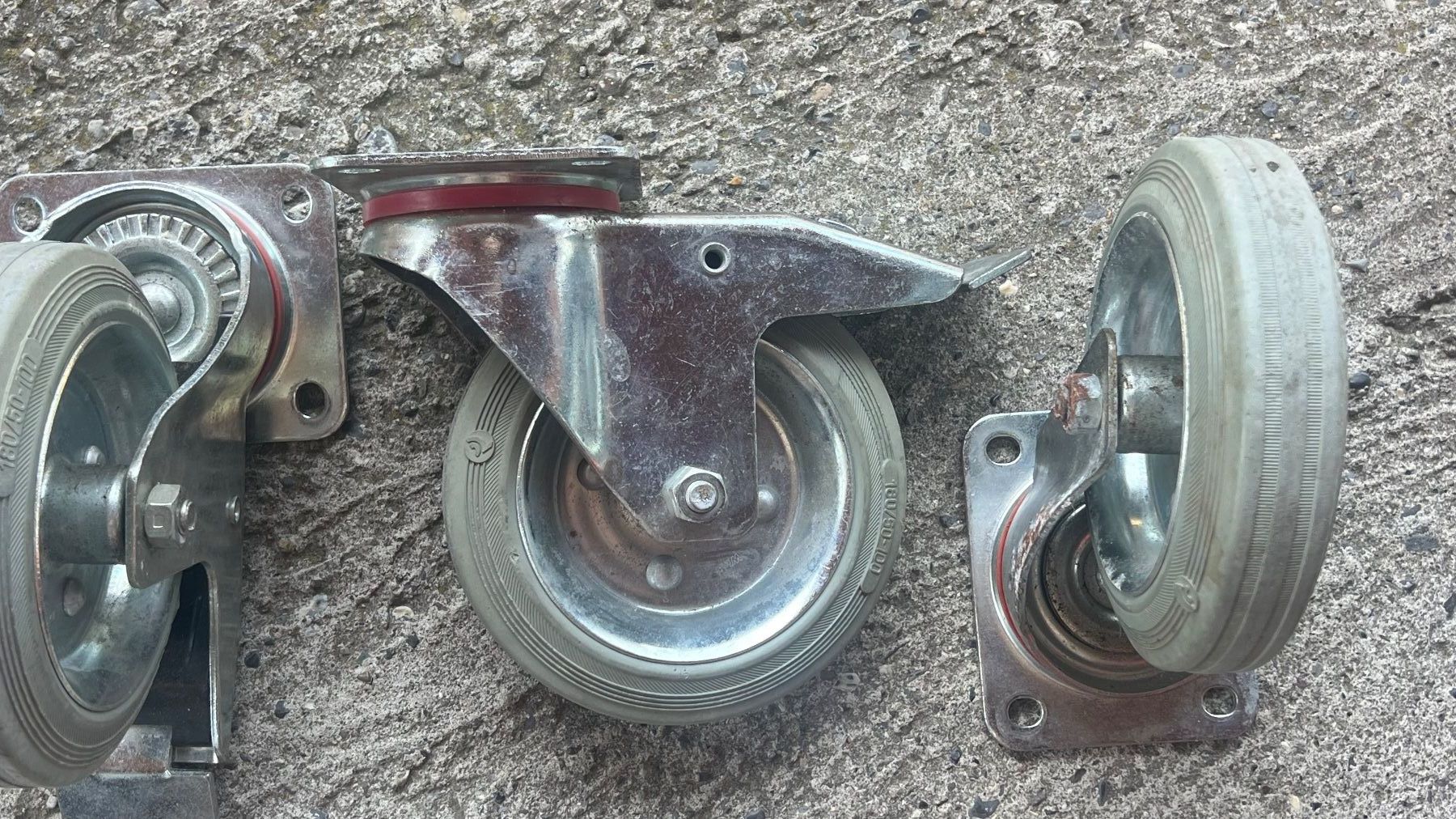 Altro per stoccaggio & trasporto: 4 Lenkrollen mit Gummireifen – Usato da Schübelbach venduto da Dolly990_2 2