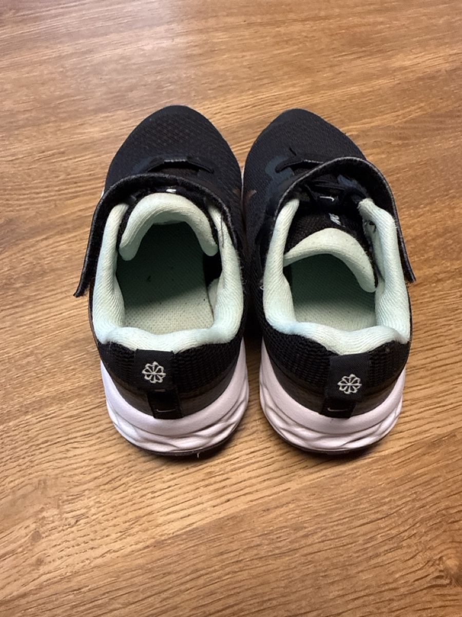 Nike Scarpe per ragazzi: Sneaker Nike Gr. 28 – Usato da Rohr b. Olten venduto da -FaLu- 1