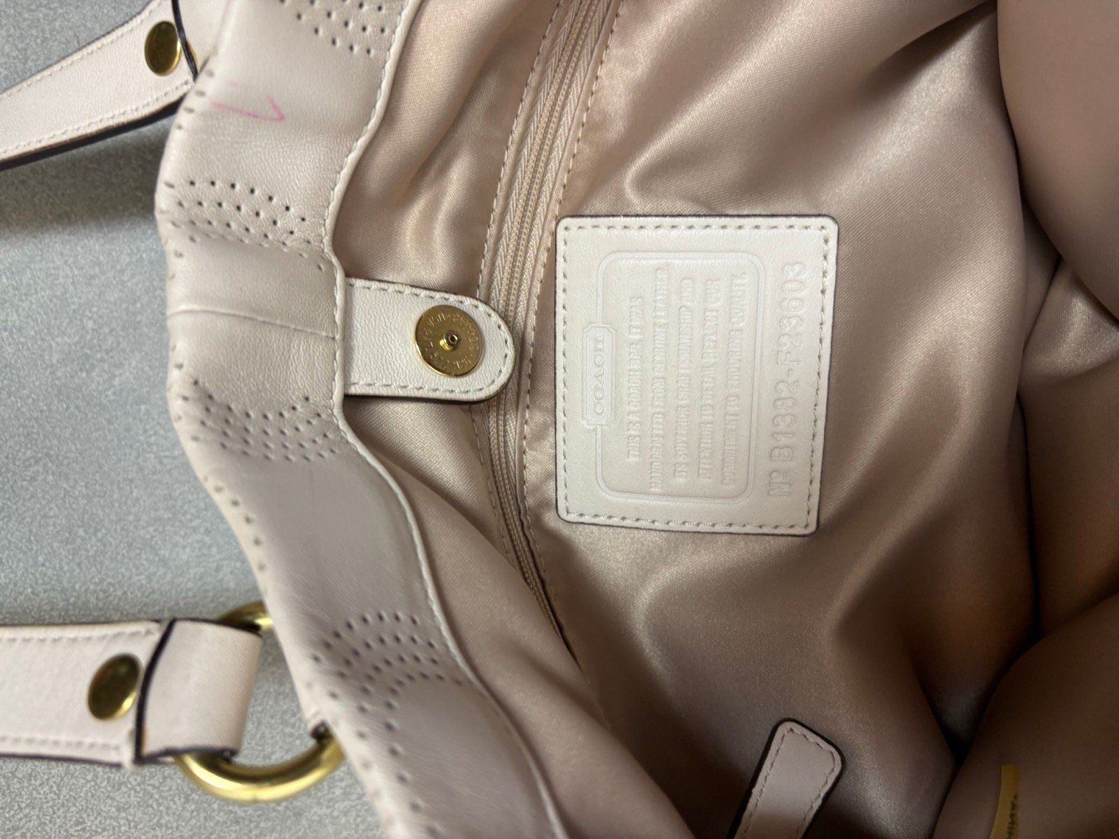 Coach Taschen für Damen: Coach Leather Shoulder Bag – Gebraucht aus Tägerwilen von Akh.Boutique 6
