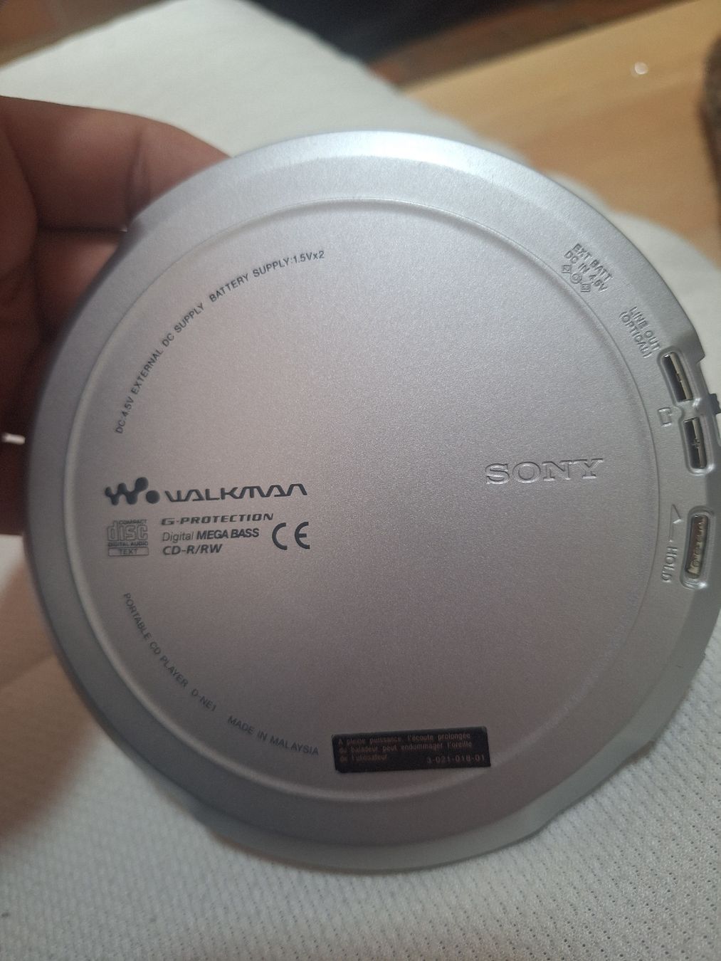 Sony Multimediaplayer & Streamer: Lecteur CD portable SONY Discman bon état – Defekt aus Tannay von v1n1p00h 1