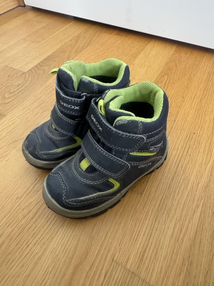 Geox Scarpe da uomo: Geox Kinderschuhe Gr 25 – Usato da Rüschlikon venduto da AndreaCaroline