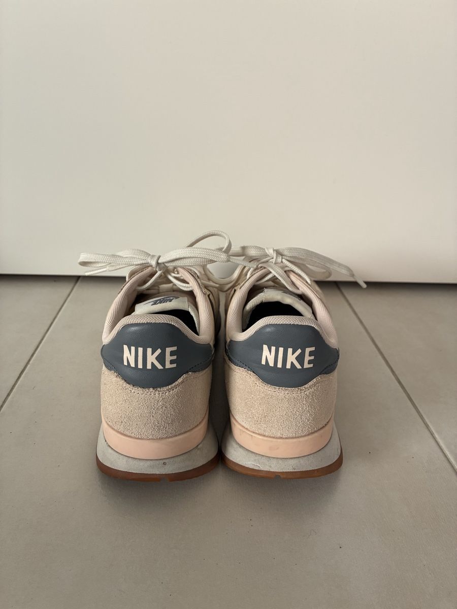 Nike Scarpe da donna: Baskets Nike Internationalist rose poudré – Usato da Lausanne venduto da Gabrie 2
