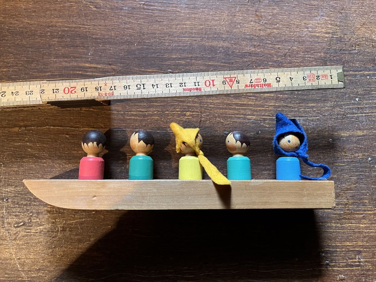 Spielzeuge: Holzboot mit 5 Zwergen, Figuren Profuond – Gebraucht aus Urnäsch von schneewittli.