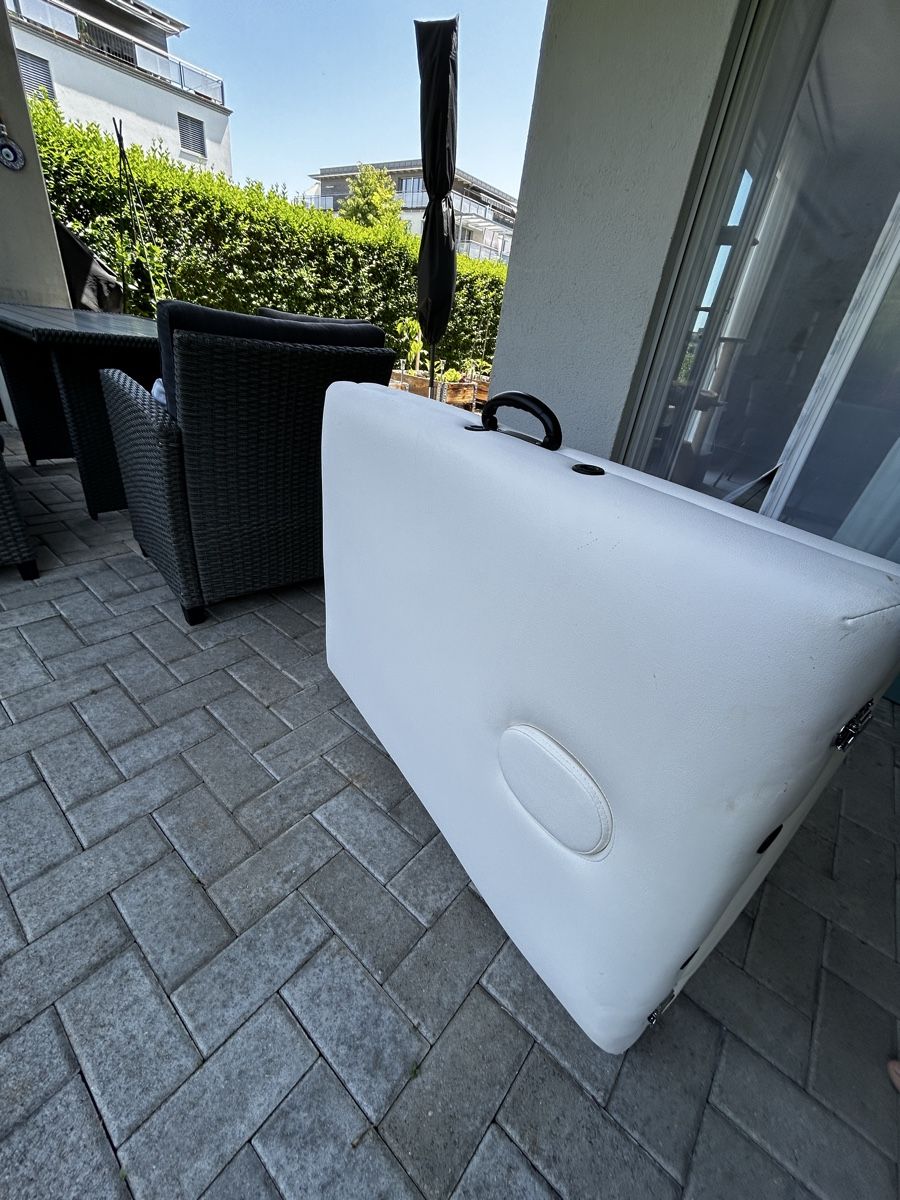 Fauteuils de soin: Massageliege – D'occasion à Winterthur par BMW440 7
