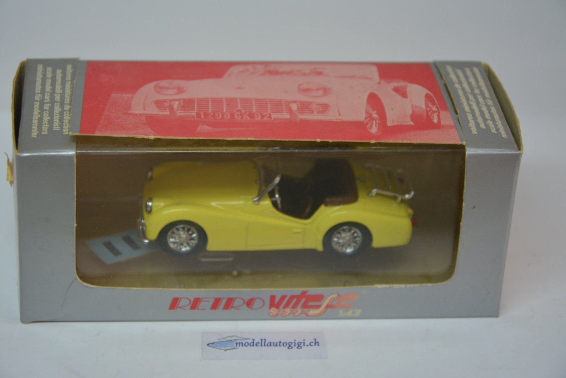 Triumph Modellini d'auto: Triumph TR3A 1958-61, Retro Vitese  1:43 – Nuovo e nell'imballaggio originale da Goldach venduto da Feivel9