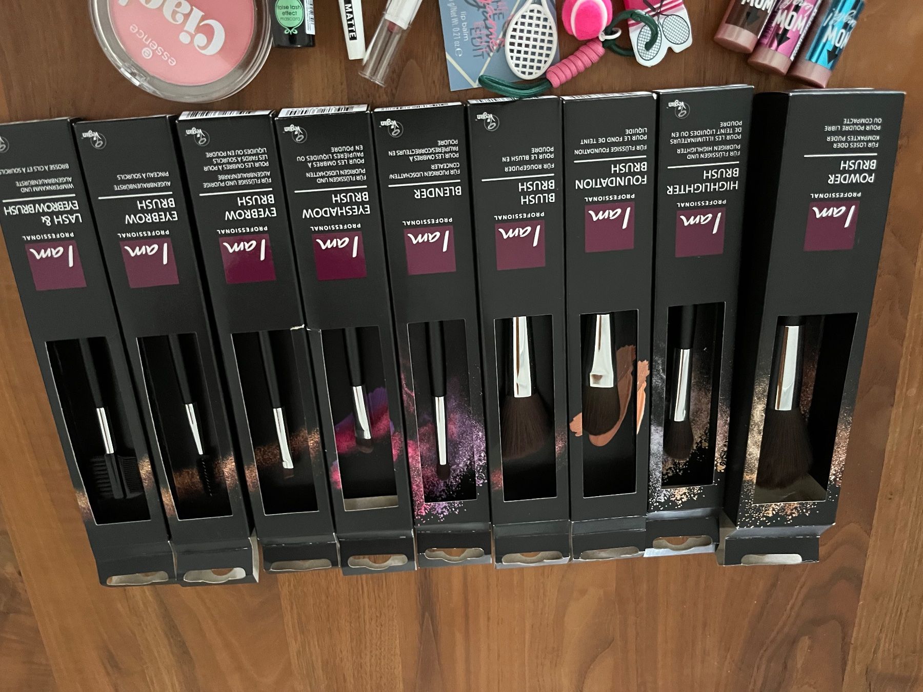 Make-up: Essence Beautyset plus Pinsel – Nuovo e nell'imballaggio originale da Metzerlen venduto da DG71 3