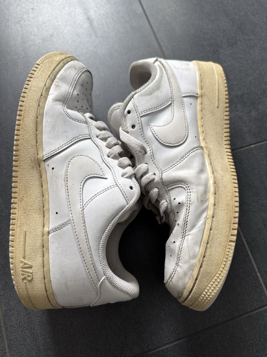 Nike Scarpe da uomo: Gebrauchte Nike Air Force 1 (42.5) – Usato da Bern venduto da jea_g5c2 1
