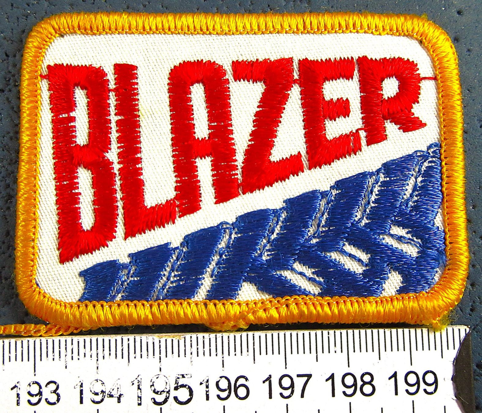 Chevrolet Patches: CHEVROLET BLAZER AUTO LOGO AUFNÄHER PATCH MIT LEIM GESTICKT – Gebraucht aus Ettingen von Hausi4711