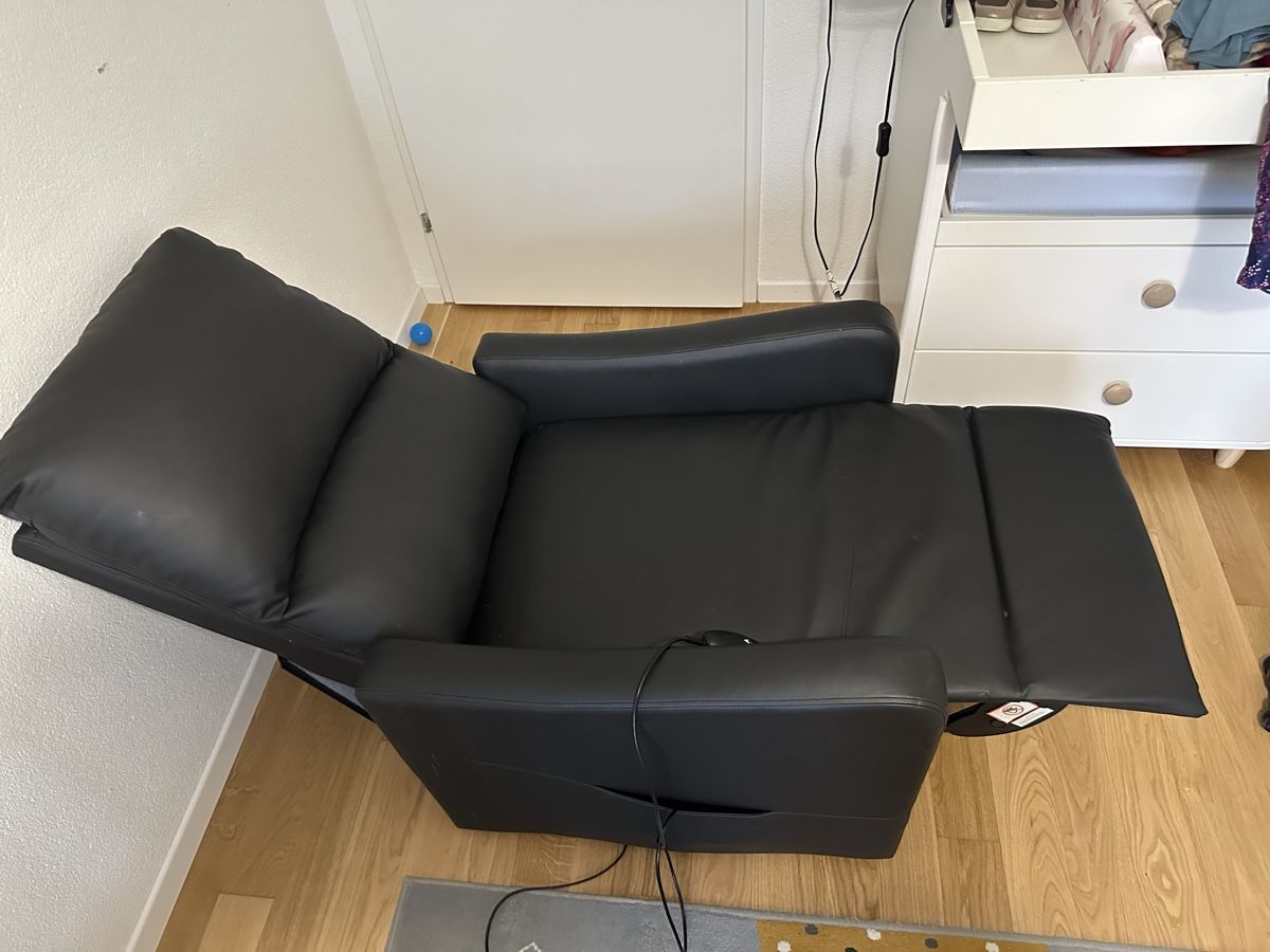 Sessel: Comfortable Black Leather Recliner – Gebraucht aus Affoltern am Albis von rot_682g 8