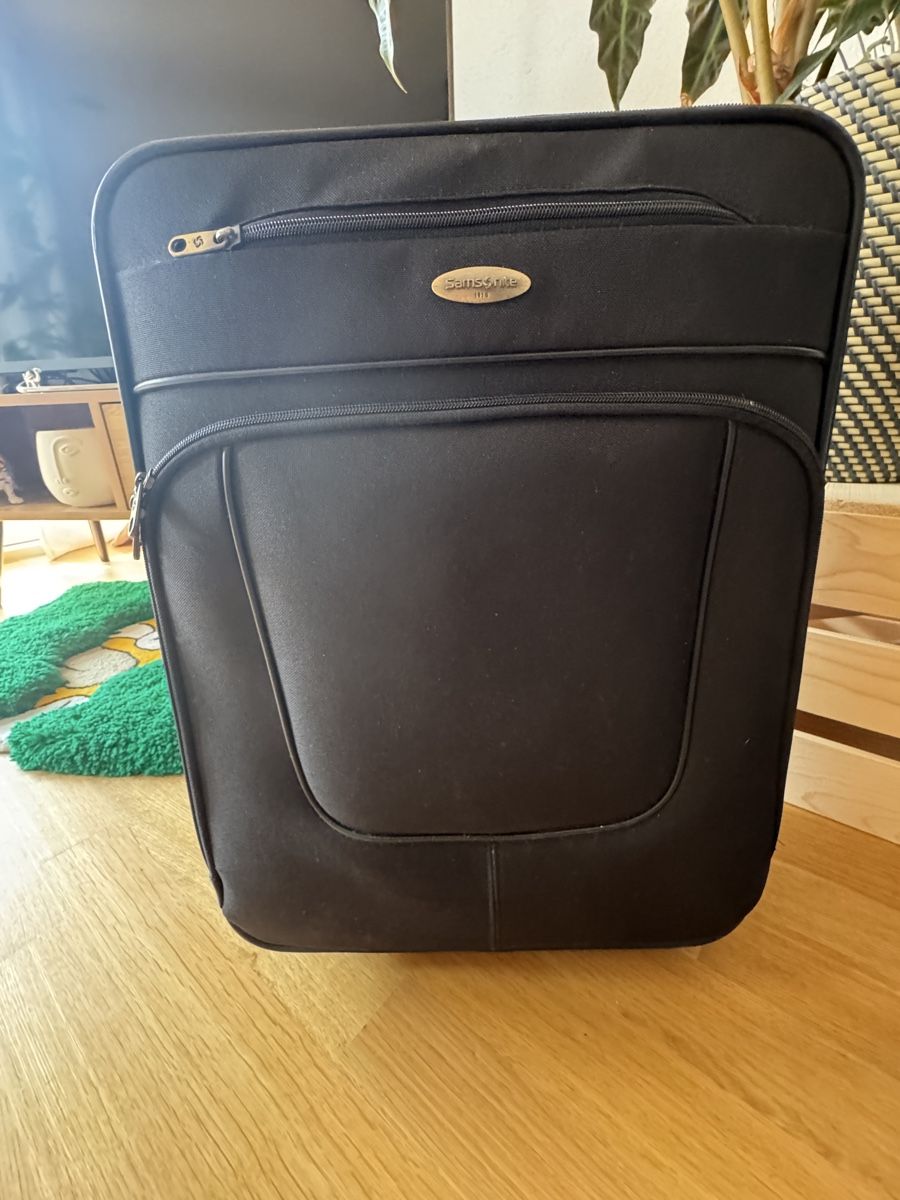 Samsonite Valises de voyage: Black Expandable Cabin Suitcase Samsonite – D'occasion à Morges par melz_28 1