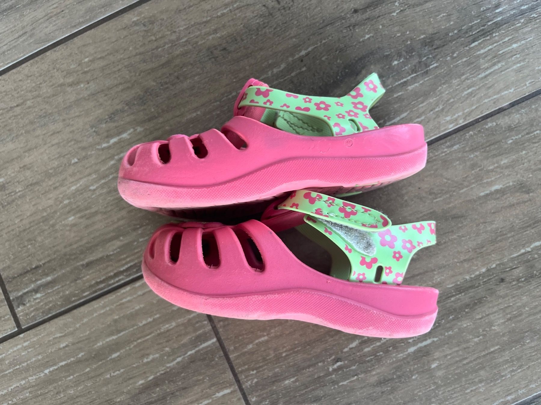 Scarpe per ragazze: 22-23_Badeschuhe – Usato da Versegeres venduto da kista 2