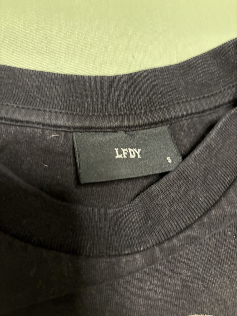 T-shirt: LFDY T-Shirt – Usato da Zürich venduto da Lee_z8vs 1