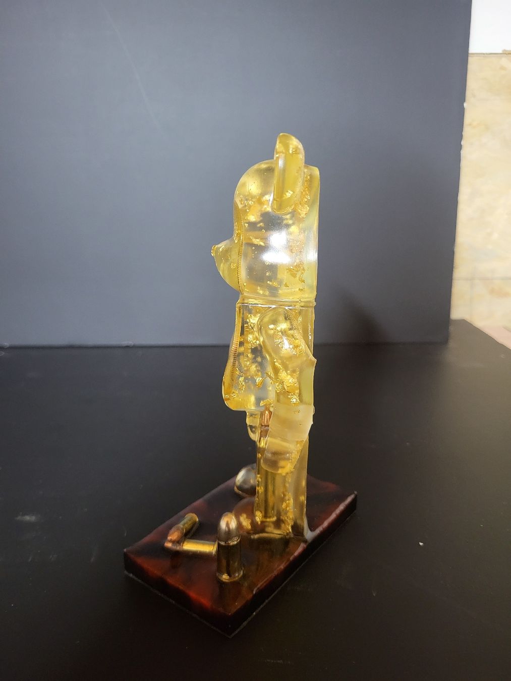 Figuren: Figurine Bearbrick Bitcoin dorée avec feuilles d'or. – Neu und originalverpackt aus Cheseaux-Lausanne von ped_ccj9 2