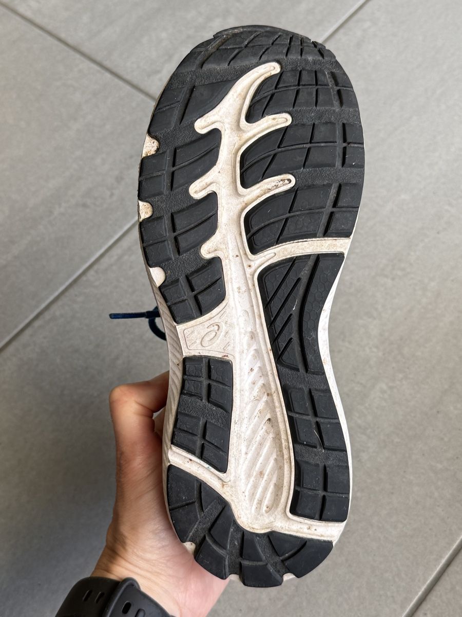 Asics Schuhe für Mädchen: Asics Turnschuhe Grösse 35.5 – Gebraucht aus Mägenwil von Bienchen8 2