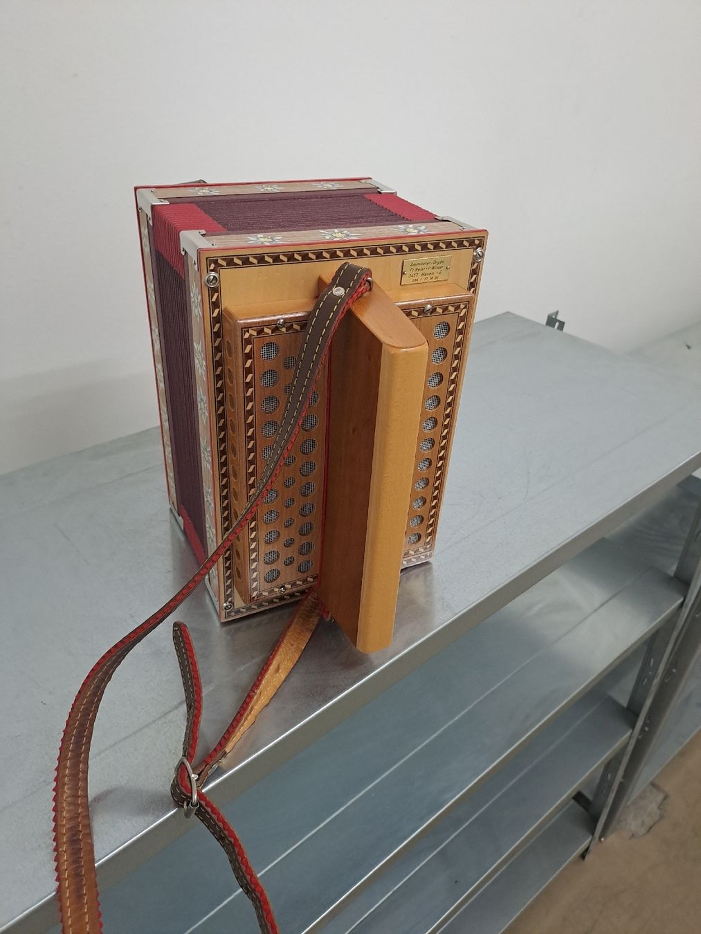 Strumenti musicali: Aemmentaler orgeli ton B  – Usato da Villeneuve venduto da BibiVintage 4