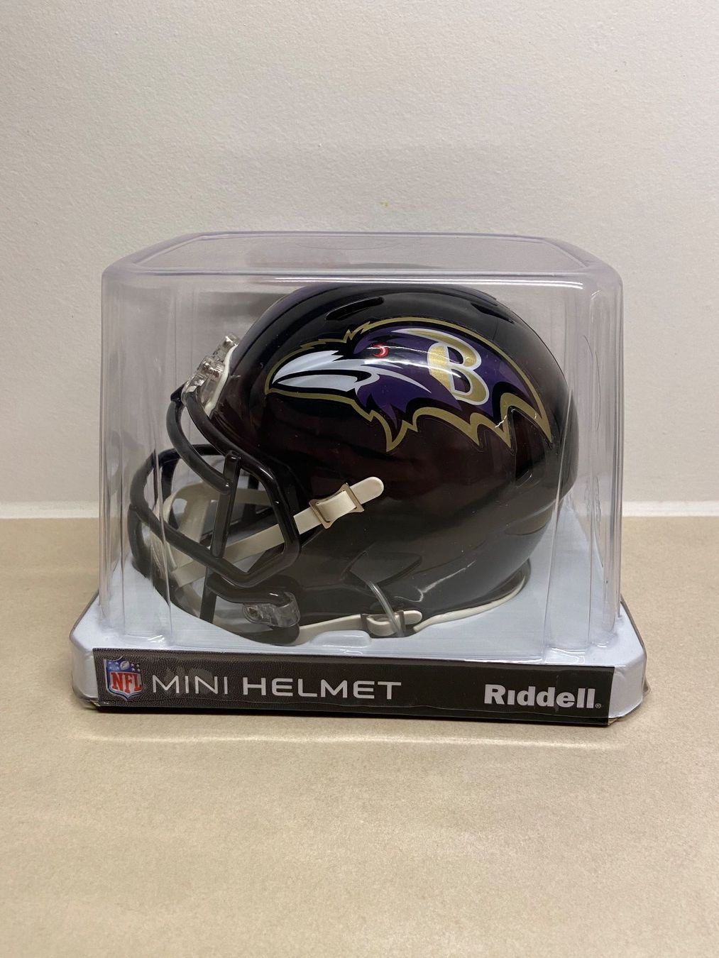 NFL Abiti antichi: Baltimore Ravens Mini Helm – Nuovo e nell'imballaggio originale da Muttenz venduto da US_Sport_Schweiz 1