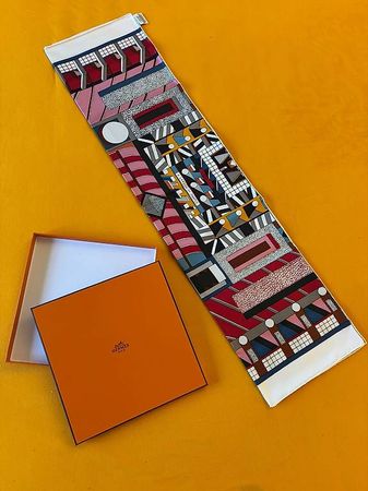 Schal Hermès aus Seide, neu (noch nie getragen)