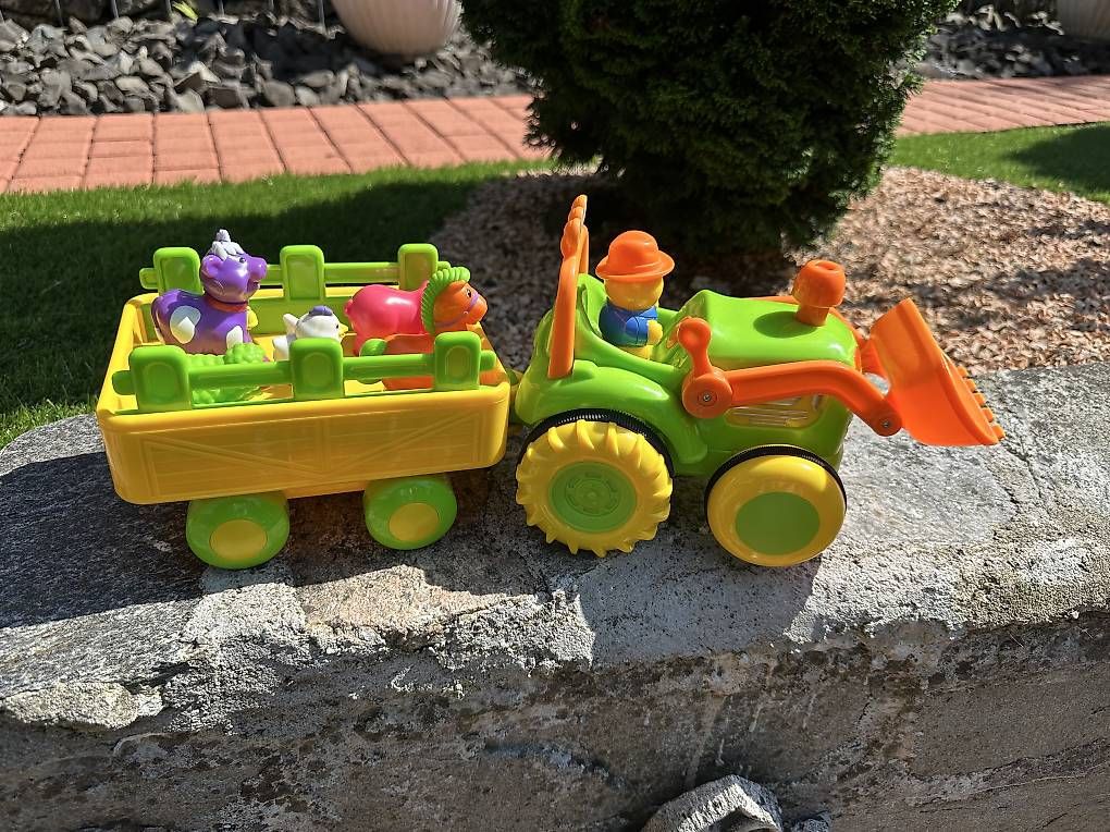 Veicoli per bambini: Selbstfahrender Traktor mit Anhänger – Usato da Ebikon venduto da 19Sultan49