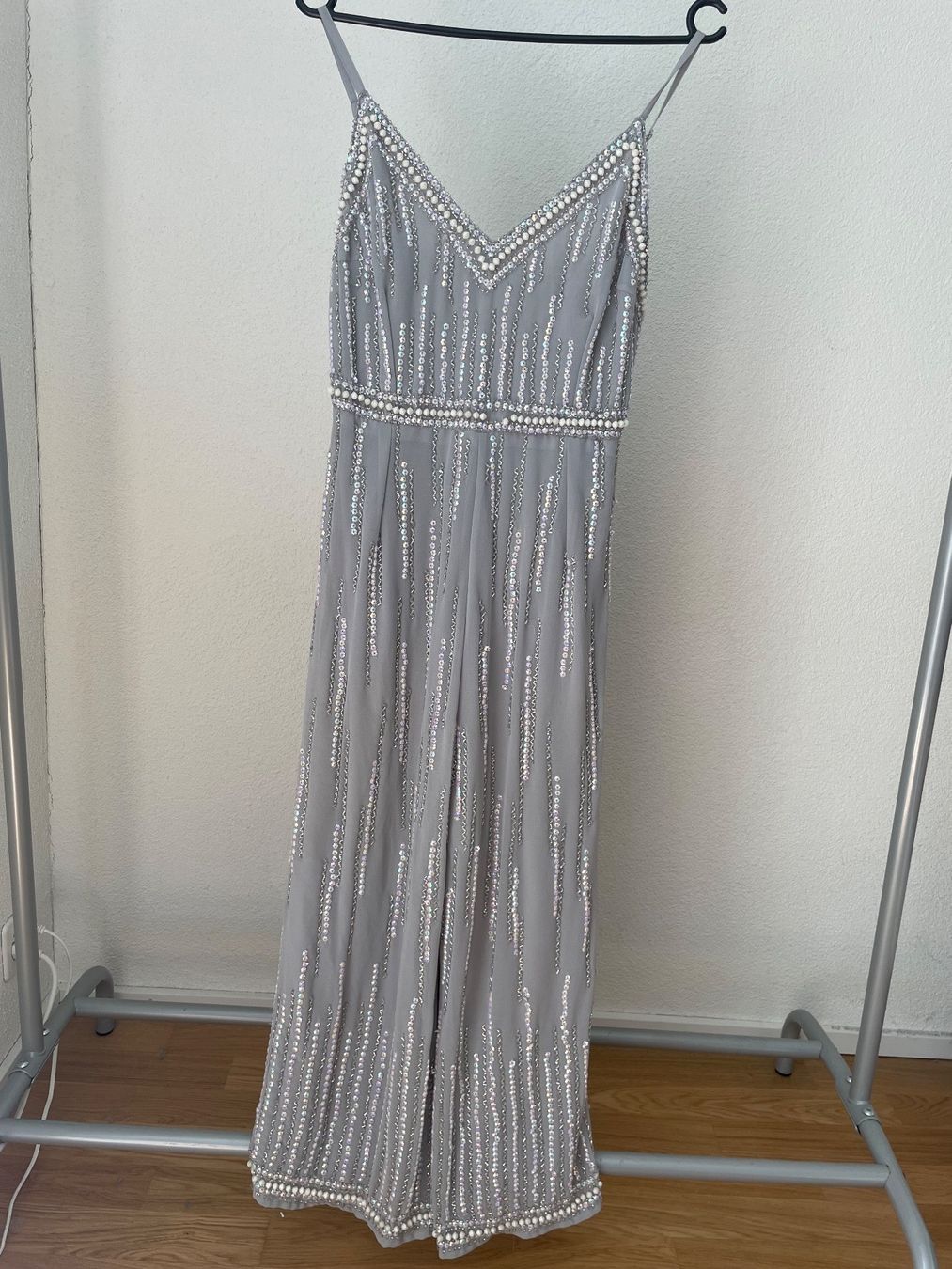 Tute: ‚Lace & Beads’ Jumpsuit mit Perlen – Nuovo (secondo la descrizione) da Zürich venduto da ufe_f5q5 1