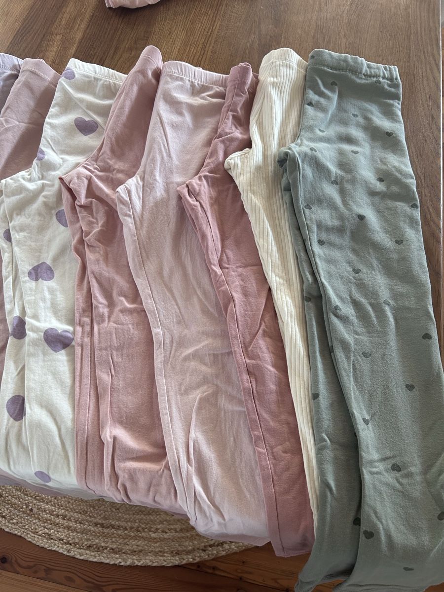 H&M Lotti & Set di vestiti: Kleiderpaket Mädchen 134/140 – Usato da Walperswil venduto da and_6y68 4