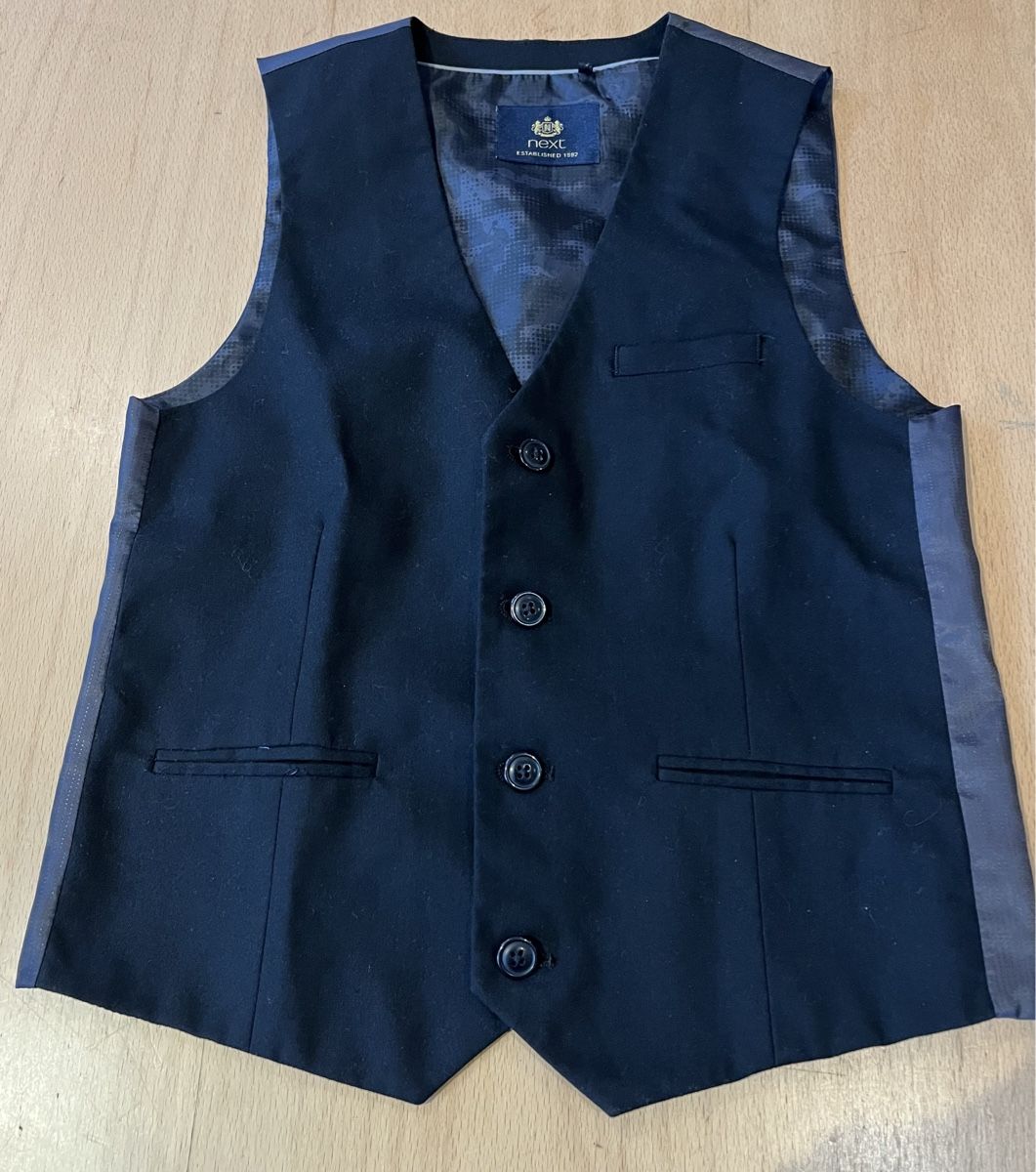 Next Lotti & Set di vestiti: Festliches Kleiderpaket Jungs Grösse 134 – Usato da S. Carlo GR venduto da sassalb 4