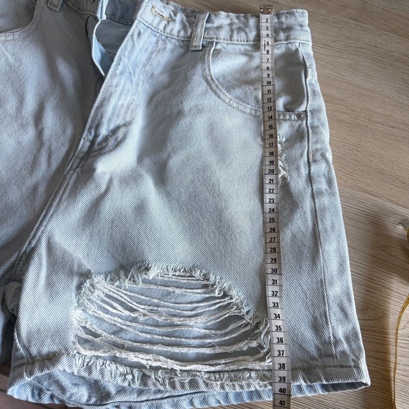Pantaloni: Short destroit  gr 38  tolle Form – Usato da Melide venduto da fashiono5 1