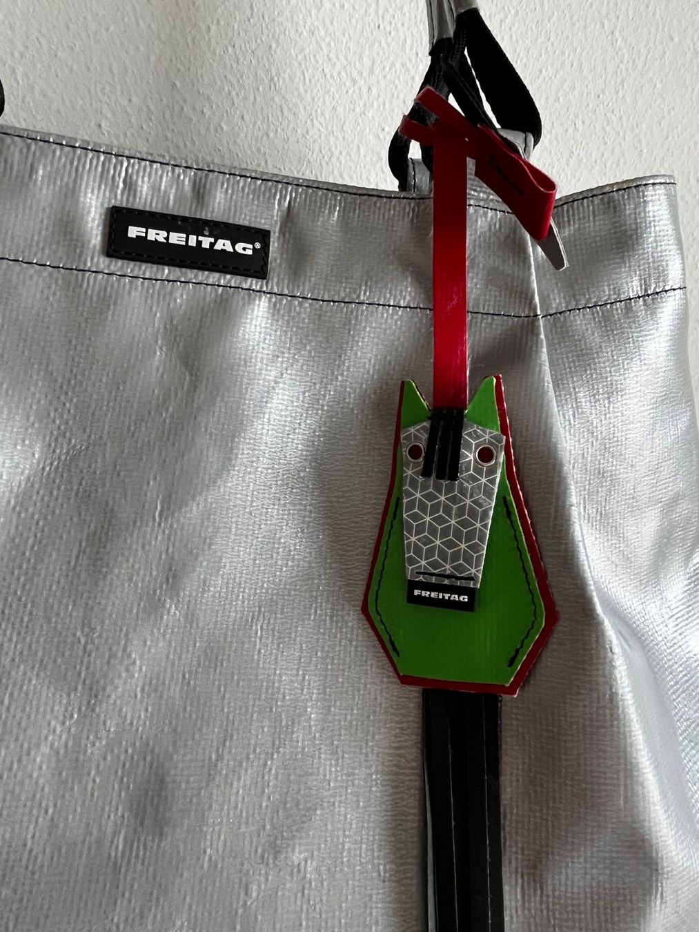 Freitag Taschen: Freitag Sally mit Anhänger – Gebraucht aus Zürich von wilma68 1