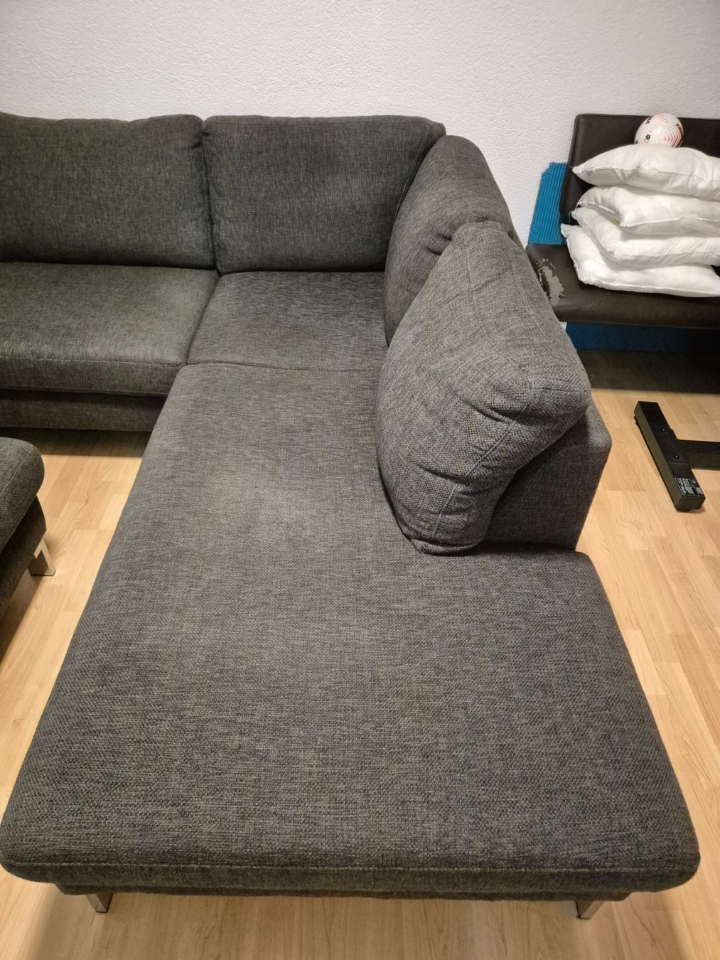 Divani: Sofa anthrazit aus sehr robustem Polsterstoff – Usato da Schaffhausen venduto da petzibi 2