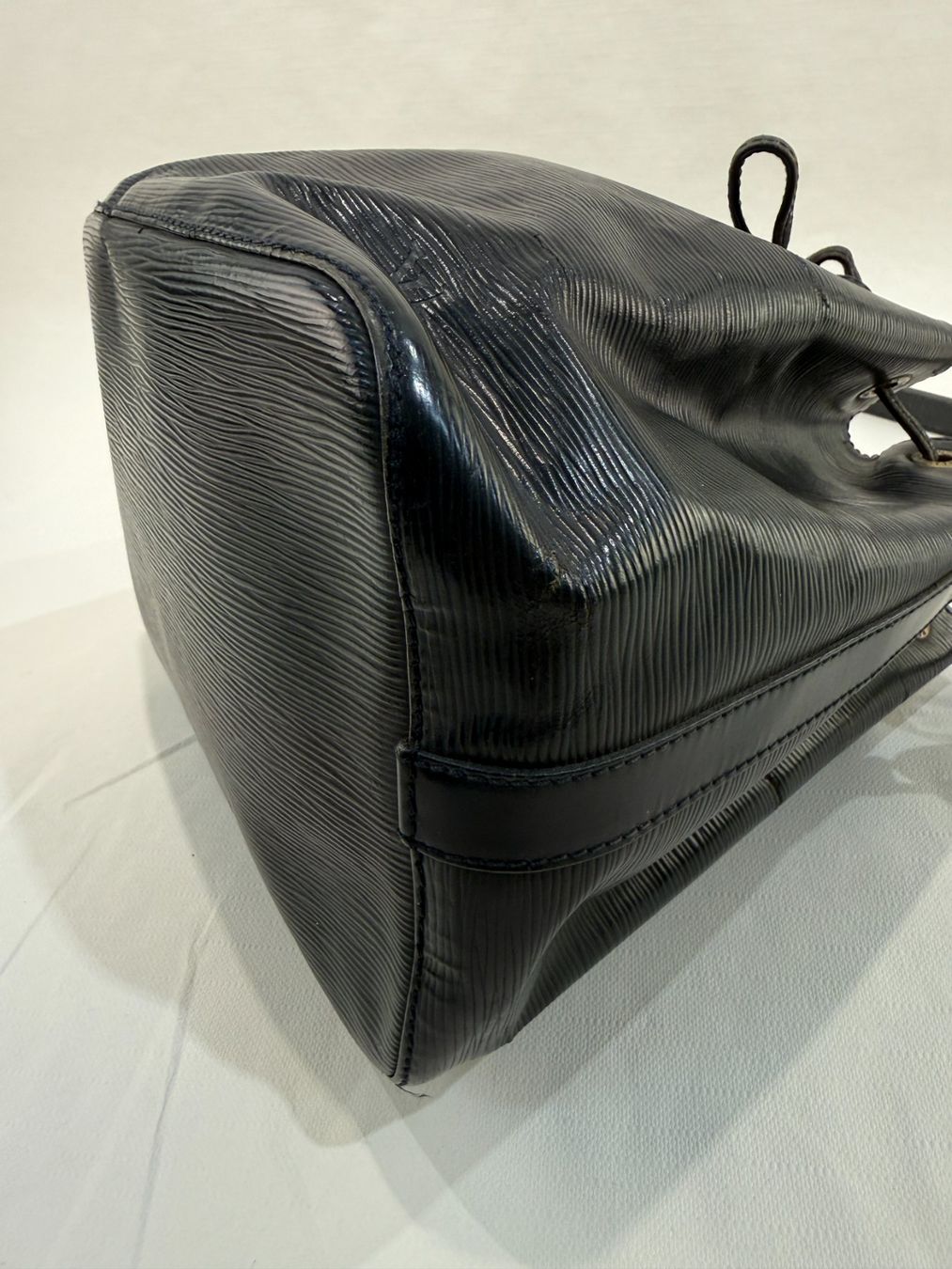 Louis Vuitton Borse da donna: Louis Vuitton Epi Noe Petit in schwarz – Usato da Erlenbach ZH venduto da iLuxury 5