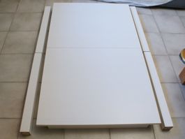 Esstisch mit ausziehbaren Platten