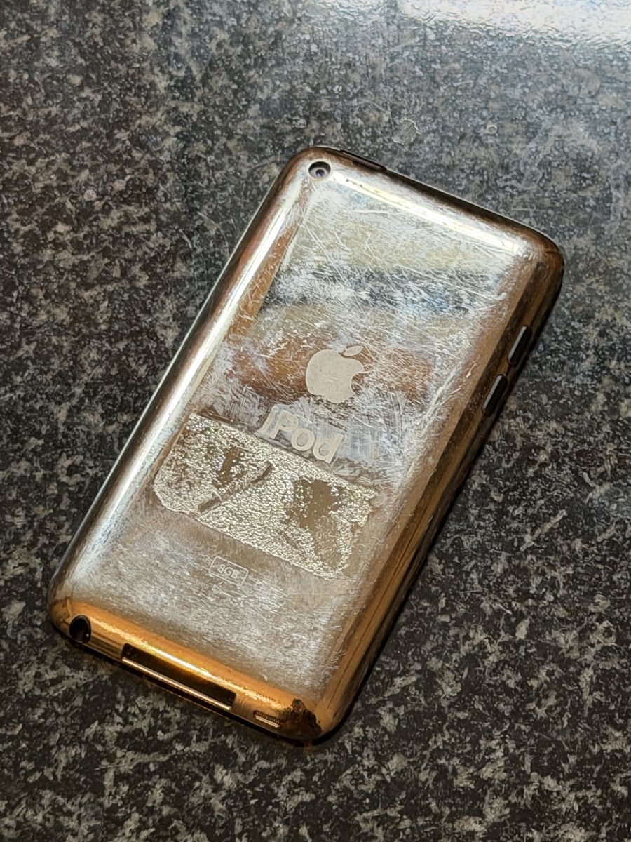Apple Lecteur media portable: iPod touch 4 8gb écran à remplacer – Défectueux à Lausanne par Planet_Faisceaux 1