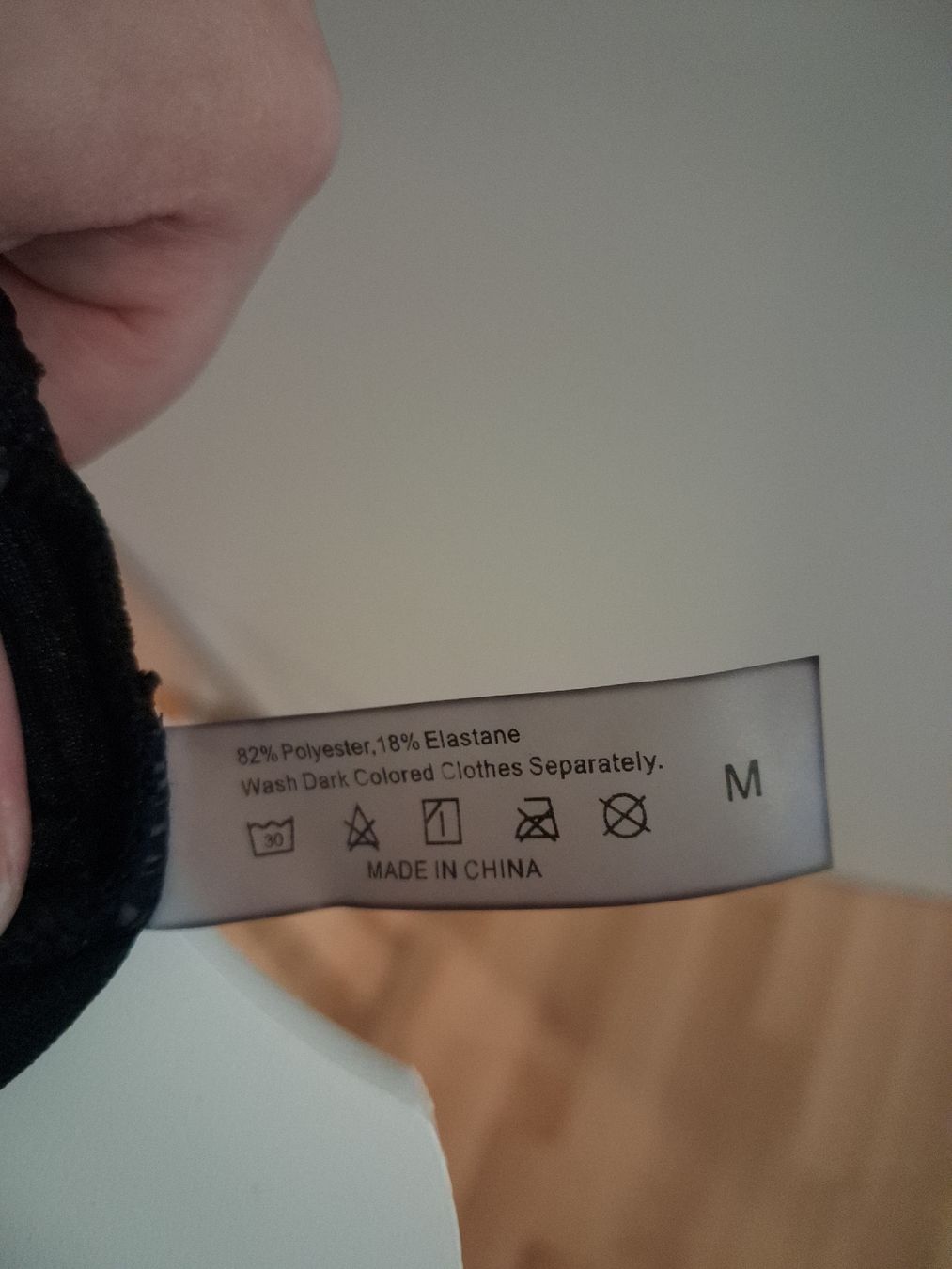 Costumi da bagno & Bikini: Schwarzer Badeanzug Gr. M, gerippt, mit Holzring Detail – Usato da Buchrain venduto da larissaa__x 2