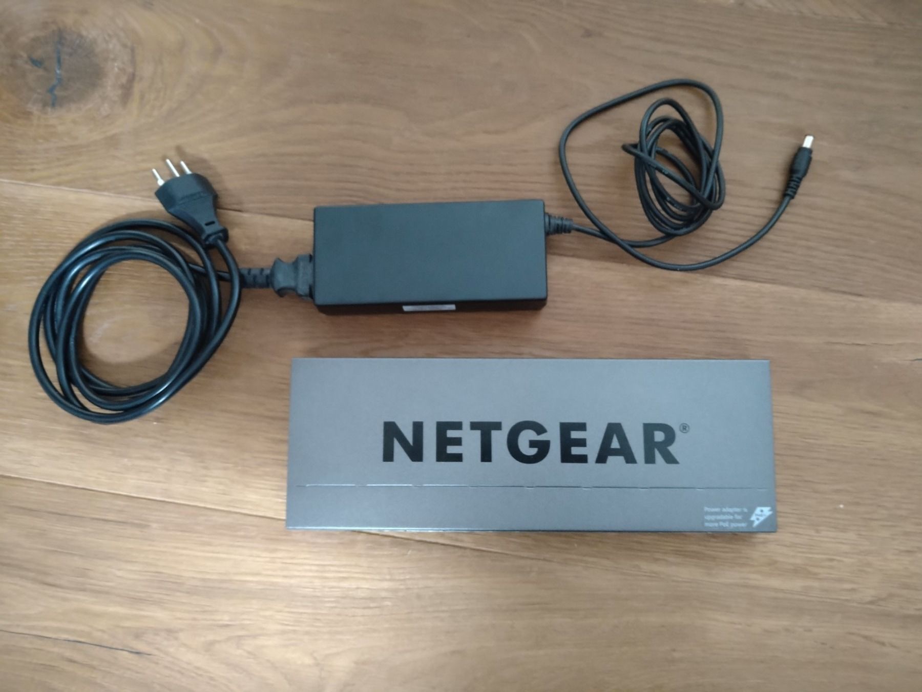 Netgear Hubs & Switches: Netgear GS116LP - 16 Port PoE Gigabit Switch – Gebraucht aus Herisau von  1