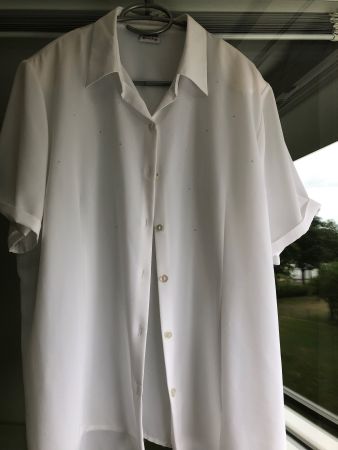 Besonders schöne Bluse Grösse 48