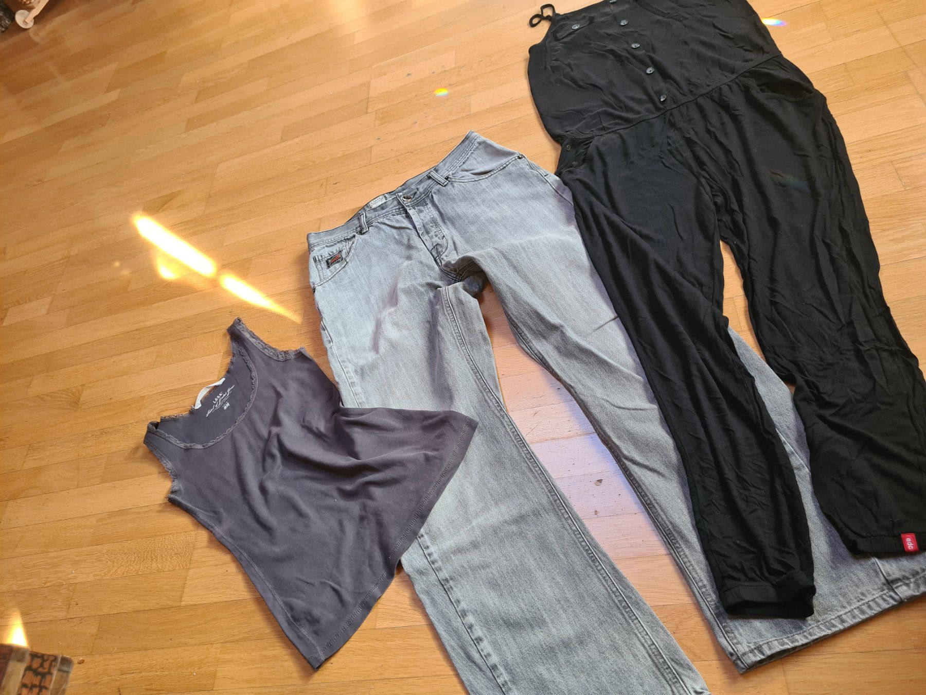 Volcom Lotti di vestiti: VOLCOM Jeans ,Hosenanzug und Top gr.M – Usato da Ferden venduto da jemyce