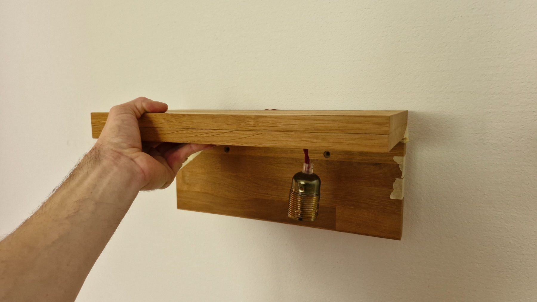 Nachttische: Nachttisch mit Lampe – Gebraucht aus Bergdietikon von stanton01