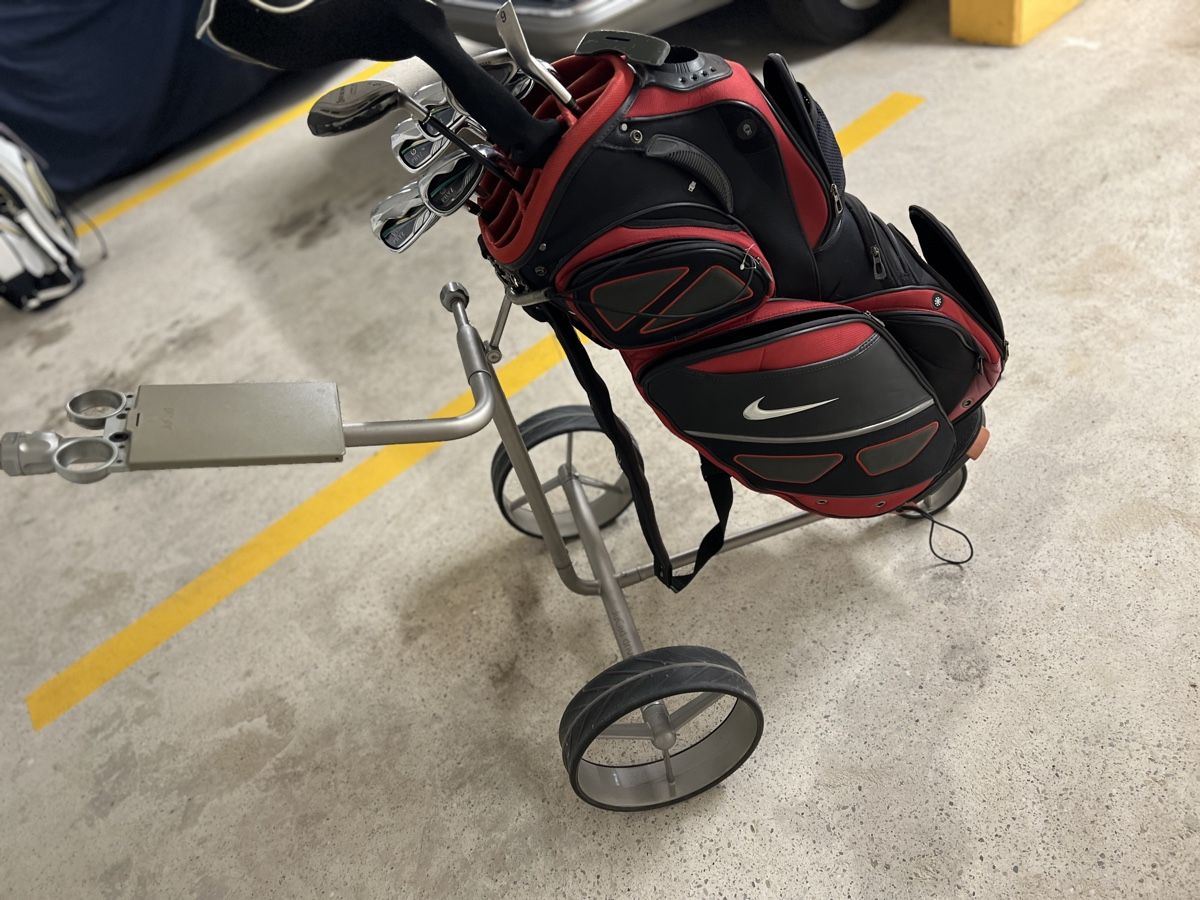 Nike Taschen: Golfbag Nike rot schwarz – Gebraucht aus Nürensdorf von romano_a 3