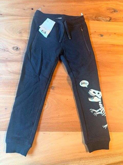 C&A Pantaloni: Trainer Hose C&A Neu Gr. 110 – Nuovo (secondo la descrizione) da Lömmenschwil venduto da classico01