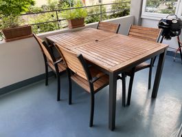 Gartentisch Set aus Holz und Aluminium