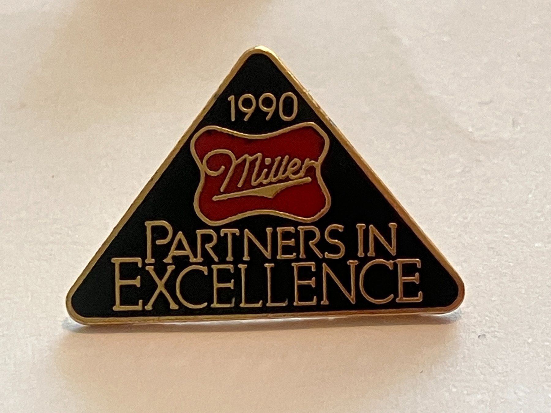 Placchette & Badge: 1 Pin Miller - Partners in Excellence – Usato da Basel venduto da djwwpp