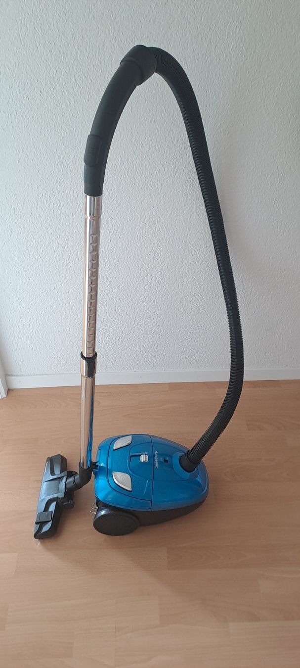 Aspirateurs & Accessoires: Staubsauger hanseatic – D'occasion à Liebefeld par Robot.exe
