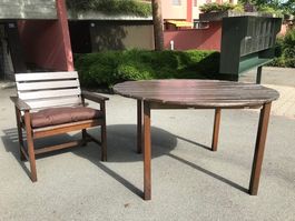 Gartentisch Massivholz 120cm, mit 3 Sesseln inkl. Kissen