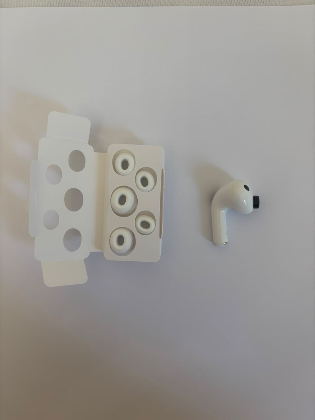 Apple Cuffie: Airpod Pro 3, links, unbenutzt – Nuovo (secondo la descrizione) da Laufenburg venduto da Tris10